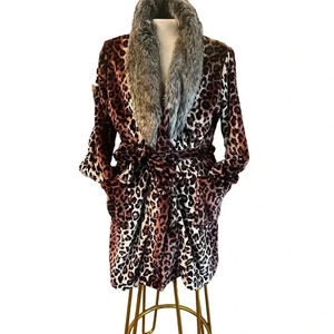 alcove s/m animal print robe with tie
